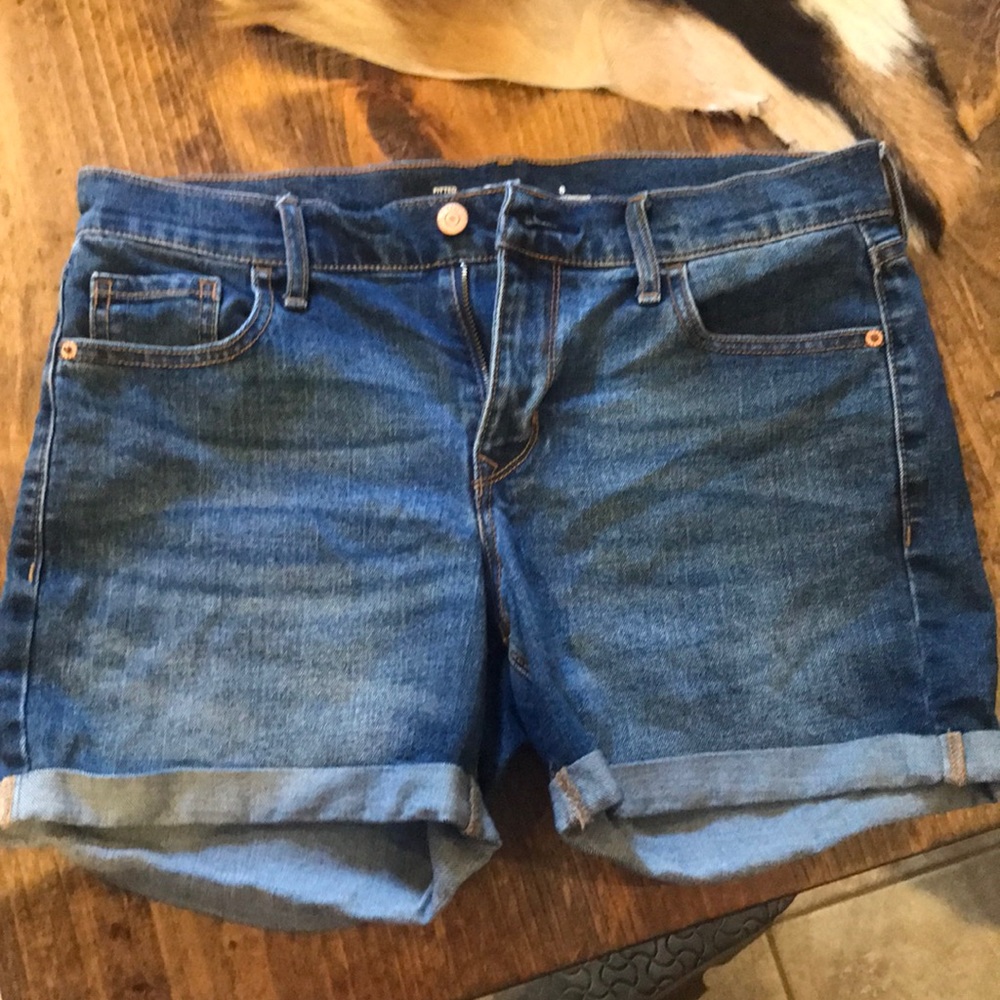 Old navy mid rise fitted stretch shorts